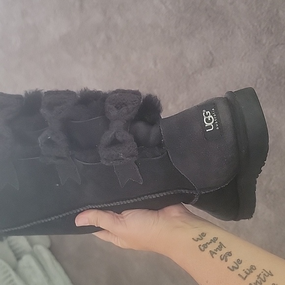 Ugg bow boot - Picture 2 of 2